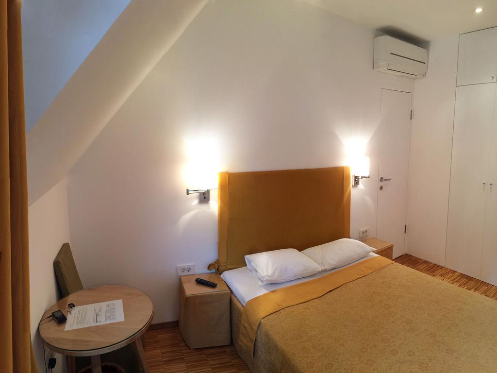 B&B Petra Varl Accommodation ลูบลิยานา ภายนอก รูปภาพ